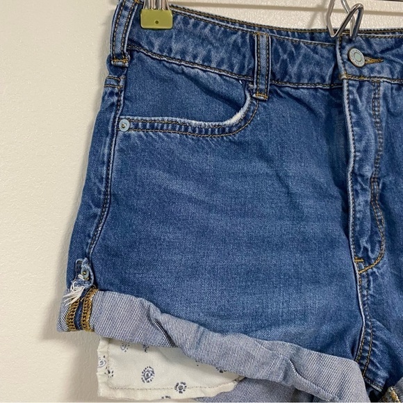 PILCRO Shorts Women’s Size 25 Blue denim Mid Rise Short Shorts - Picture 2 of 14